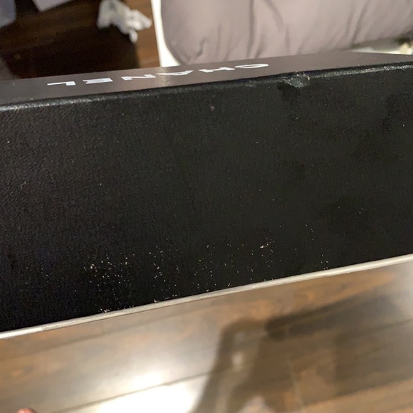 Chanel sunglasses box hard cover, tiny dented - Picture 4 of 6